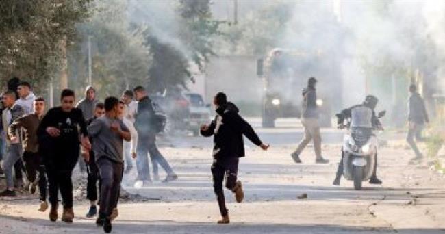 اشتباكات بين الفلسطينيين وقوات الاحتلال بعد اقتحام شرق رام الله