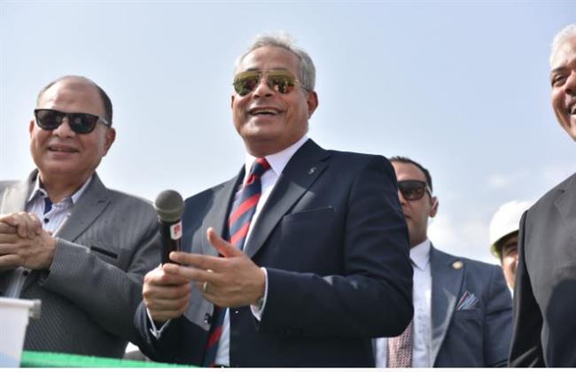 وزير العمل يستكمل جولته في محافظة أسيوط بلقاء مع "العمال"