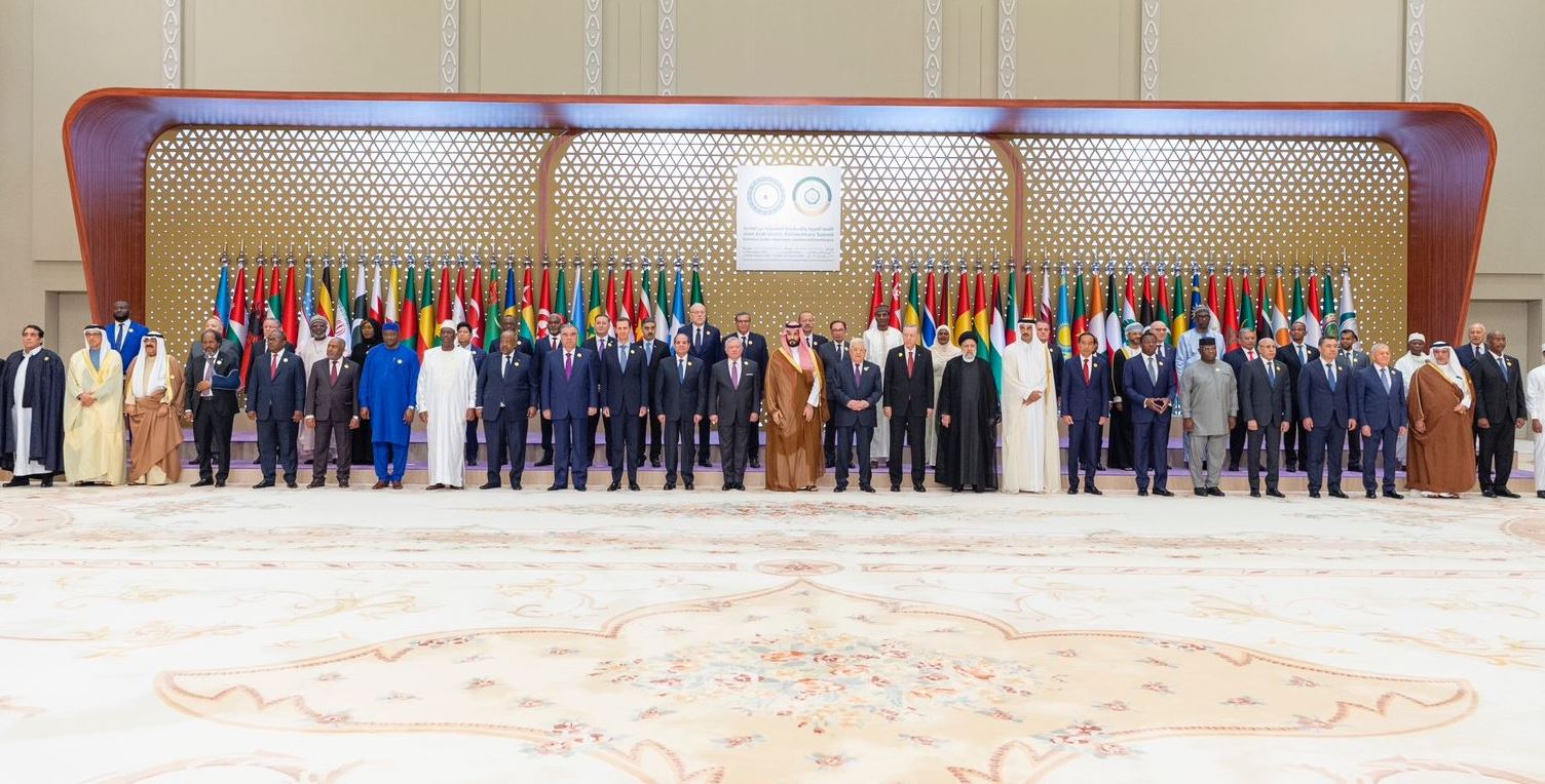 القمة العربية تطالب بوقف المجازر الإسرائيلية في غزة