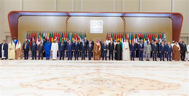 القمة العربية تطالب بوقف المجازر الإسرائيلية في غزة