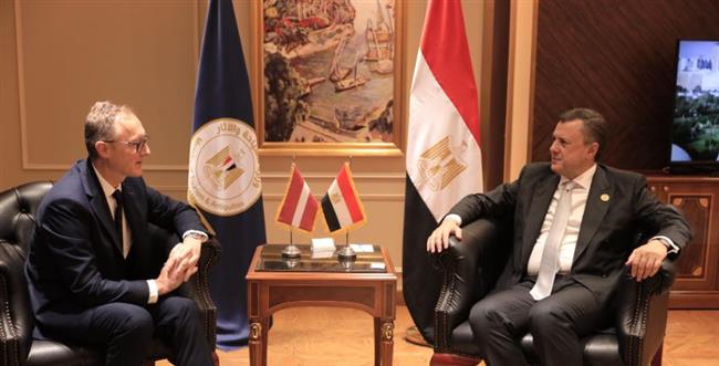 وزير السياحة يبحث مع سفير لاتفيا بالقاهرة أوجه تعزيز التعاون بين البلدين في مجال السياحة والآثار