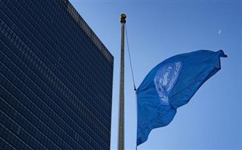   الأمم المتحدة تنكس أعلامها حدادا على أرواح موظفيها الذين قتلوا في غزة