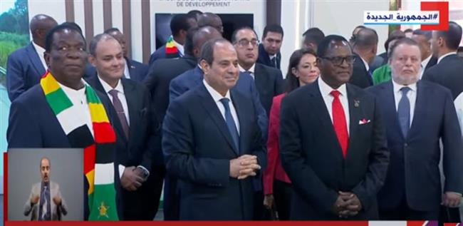 الرئيس السيسي يتفقد المعرض الأفريقي للتجارة البينية.. فيديو