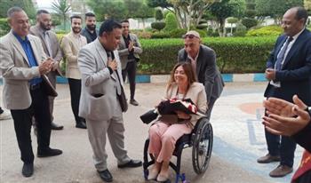   إيمان كريم تصل جامعة بني سويف وتلتقي الطلاب من ذوي الإعاقة في حوار مفتوح 