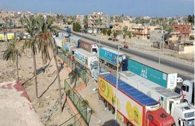 مراسل "القاهرة الإخبارية": تجهيز 80 شاحنة مساعدات تمهيدًا لدخولها غزة