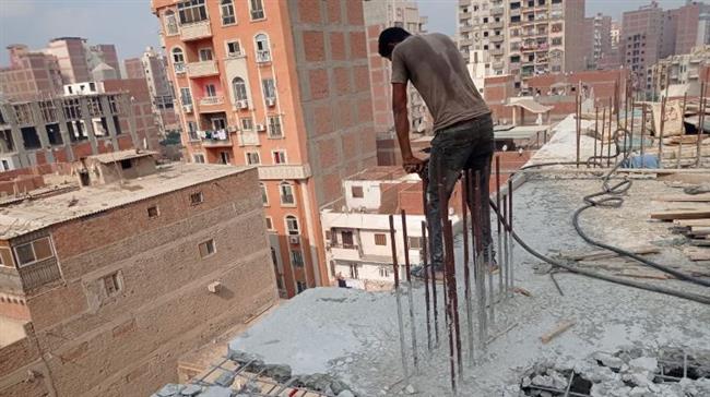 محافظ القليوبية يشهد إزالة طوابق مخالفة بعدد من العمارات المخالفة بمنطقة الفيلات ببنها