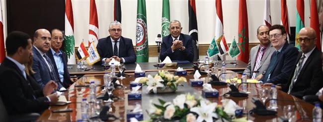 رئيس الأكاديمية العربية يوقع مذكرة تفاهم مع رئيس الهيئة الإقتصادية لقناة السويس 