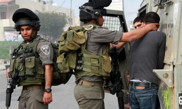 الاحتلال الإسرائيلي يعتقل 24 فلسطينيا من أنحاء الضفة الغربية