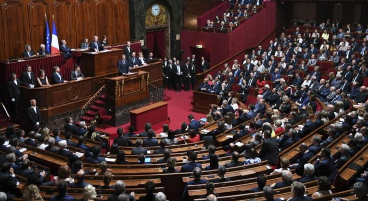 مجلس الشيوخ الفرنسي يتبنى مشروع قانون الهجرة الجديد