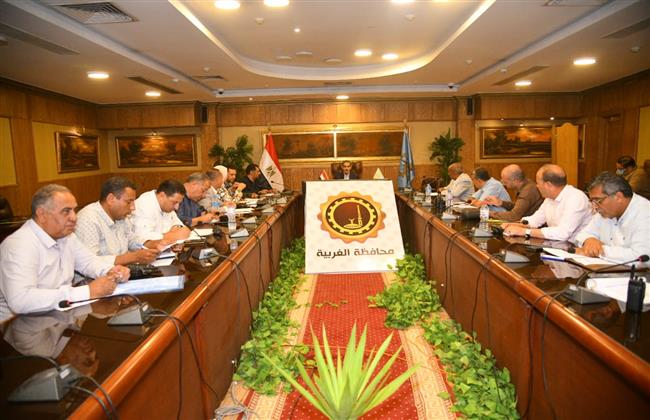 محافظ الغربية يجتمع برؤساء المراكز والمدن والأحياء