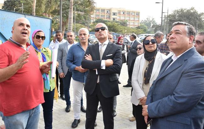 جولة تفقدية لرئيس جامعة عين شمس بالحرم الجامعي 