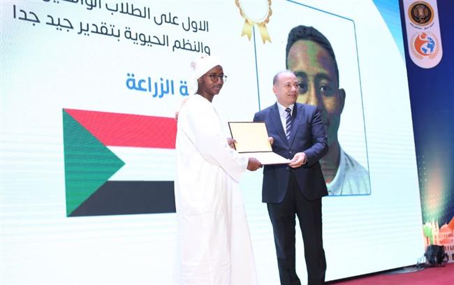 جامعة المنصورة تكرم طلابها الوافدين المتميزين عمليا وبحثيا ومجتمعيا 