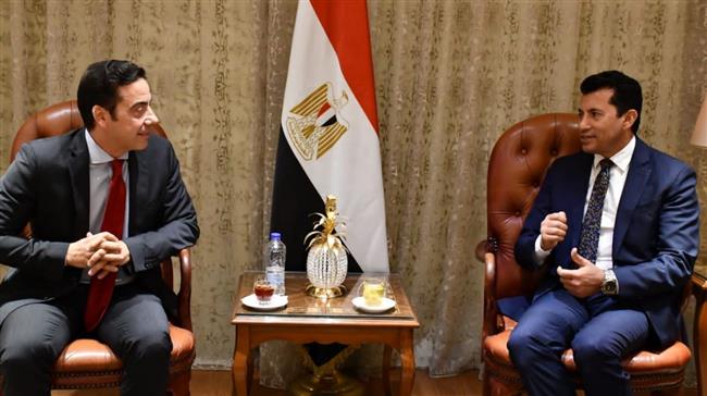 وزير الشباب والرياضة يلتقي السفير المصري الجديد في كوت ديفوار