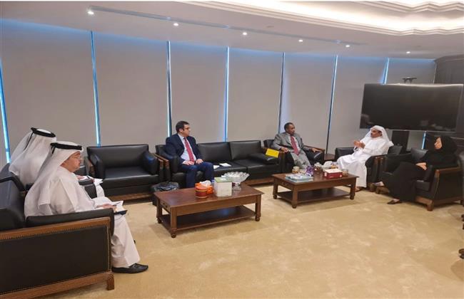 "الدخيري" يلتقي بالمسئوليين في وزارة البيئة والتغير المناخي بدولة قطر