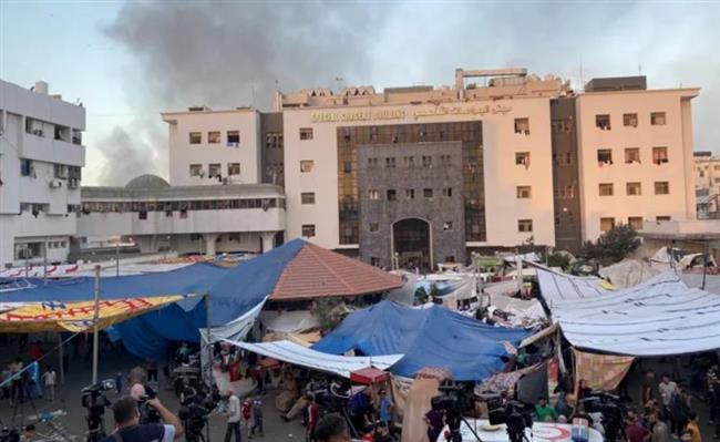 قوات الاحتلال تنسحب من مجمع الشفاء وتبقي على حصاره