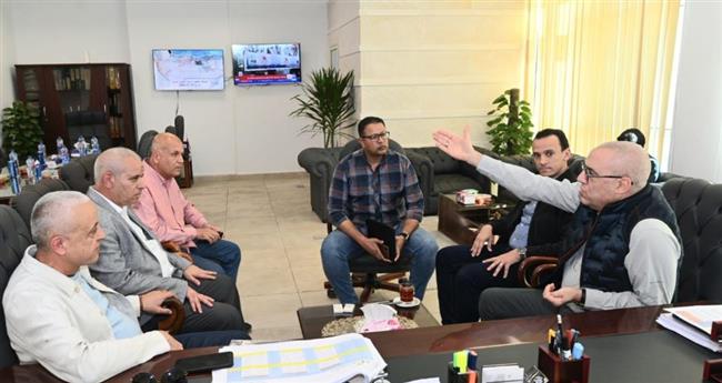وزير الإسكان يطمئن  على معدلات إنجاز المشروعات بالعلمين الجديدة 