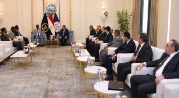 وفد برئاسة وزير العدل الصومالي يزور مركز إصلاح وتأهيل العاشر من رمضان