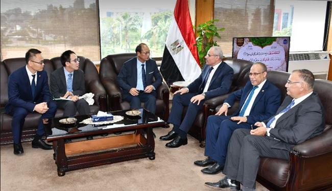 رئيس جامعة قناة السويس يشهد ملتقى التوظيف الرابع للشركات الصينية في مصر