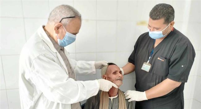 "حياة كريمة".. الكشف مجانا على 1764 حالة خلال قافلة طبية بقرية الإدارة بالمنيا