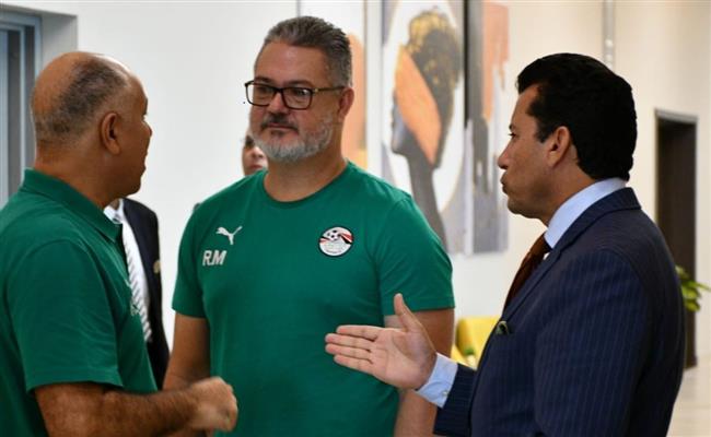 وزير الرياضة يزور لاعبي المنتخب الأولمبي استعدادا لخوض الأولمبياد