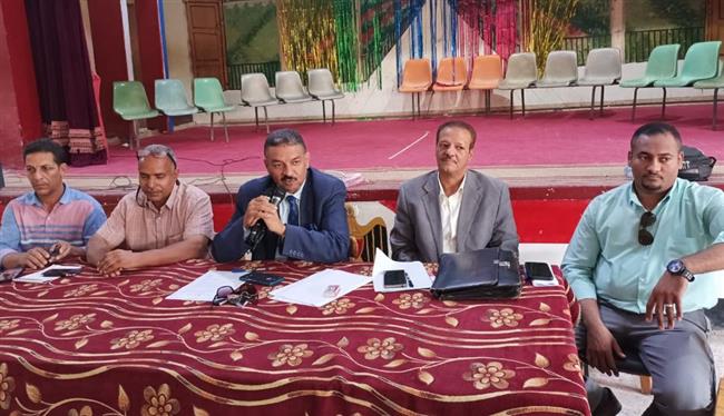 تعرف علي تفاصيل اجتماع مدير تعليم نجع حمادي بمديري المدارس الابتدائية 