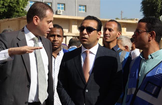 حازم عمر يتابع فعاليات مبادرة «أنت الحياة» بـ قنا