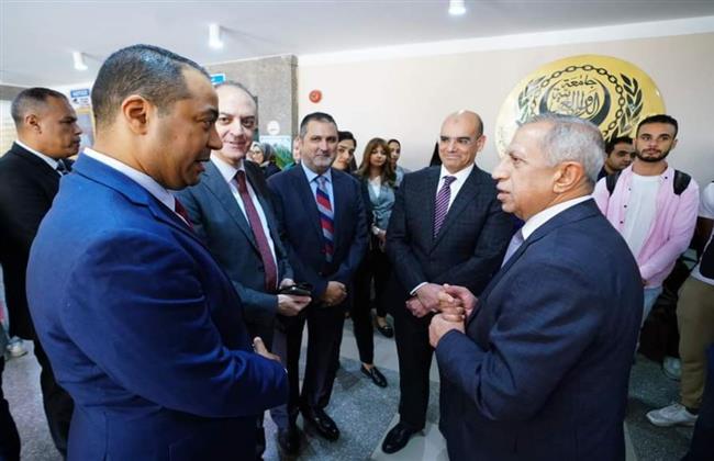 رئيس الأكاديمية العربية يتفقد مجمع خدمة الصناعة لمتابعة العملية التعليمية 