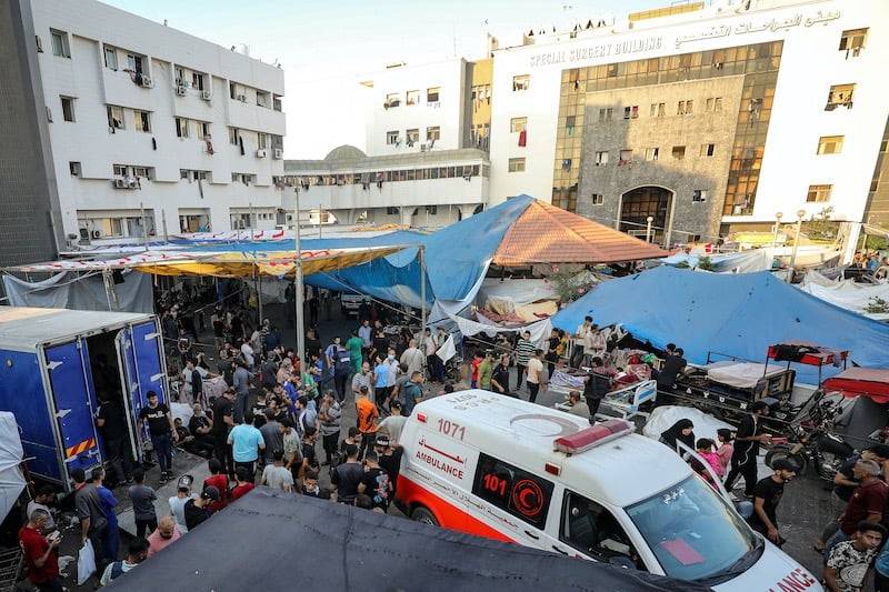 مدير مجمع "الشفاء" الطبي المحاصر بغزة: نتعرض للإبادة