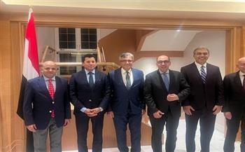 وزير الشباب والرياضة يلتقي أعضاء القنصلية المصرية في مونتريال