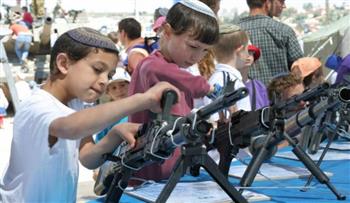   «هآرتس»: نحو 148 ألف مستوطن ومواطن إسرائيلي يحملون رخصة حمل سلاح حاليًا