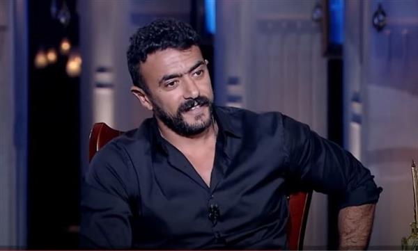 أحمد العوضي لـ"حبر سري": "غياب والدتي جعل قلبي جامد.. وبعوض النقص اللي عندي في الدراما"