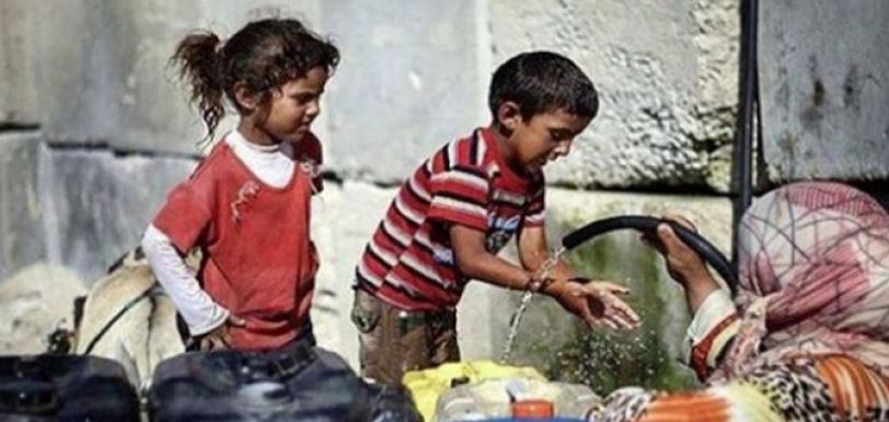 "الجارديان": تفاقم معاناة سكان غزة من نقص الماء والغذاء بسبب التصعيد العسكري