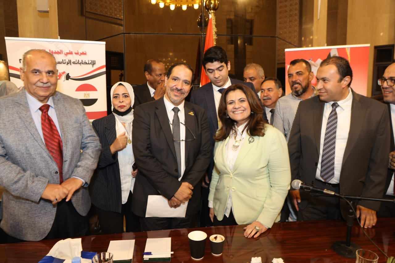 وزيرة الهجرة تلتقي رموز وقيادات الجالية المصرية بالسعودية