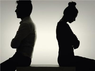 هل يجوز للمطلقة الإقامة أو الجلوس مع طليقها؟