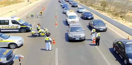 "المرور" تحرر 2357 مخالفة تحدث في التليفون أثناء القيادة