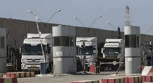 عبور 3 شاحنات وقود من معبر رفح إلى الجانب الفلسطينى