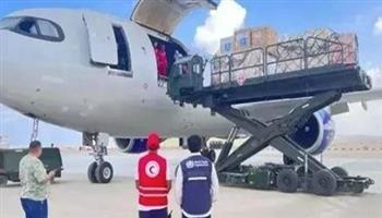 طائرة مساعدات أمريكية تصل مطار العريش تمهيدًا لإرسالها إلى غزة