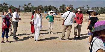   وفد سياحي متعدد الجنسيات يزور الآثار الفرعونية بالمنيا