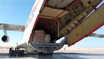   وصول طائرة مساعدات روسية إلى مطار العريش تمهيدًا لنقلها إلى غزة
