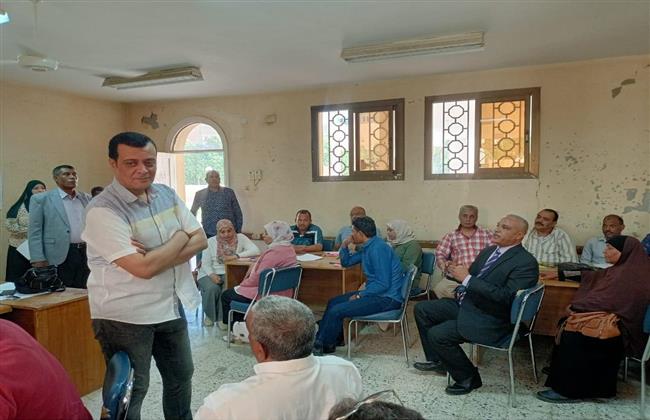 قنا .. "السيد" يتفقد فعاليات اليوم الأول من تفعيل دور المدرسة في تعزيز الوعي المجتمعي