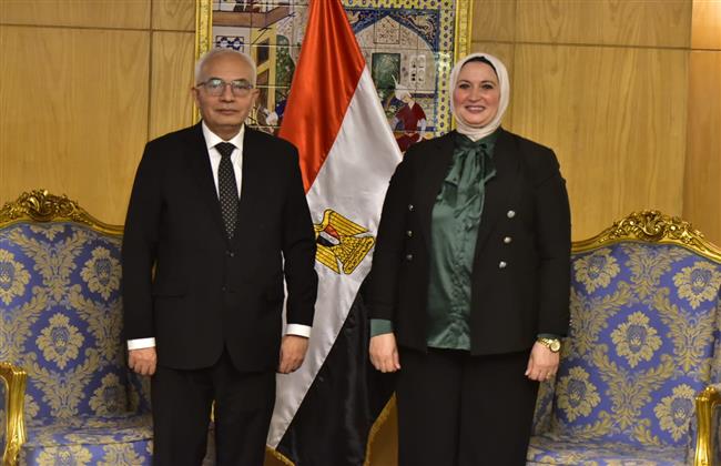 البطولة العربية المدرسية لكرة القدم والسباحة .. وزير التربية والتعليم يشهد الافتتاح