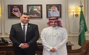   "الهويشان" يبحث مع مدير مطار برج العرب الموضوعات ذات الإهتمام المشترك