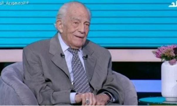 رشوان توفيق يطمئن جمهوره على حالته الصحية
