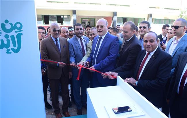 جامعة سوهاج .. "النعماني" يفتتح Booth حياة كريمة لتعزيز قيم العمل التنموي والخيري