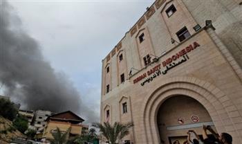 إعلام فلسطيني: أكثر من 7 قذائف مدفعية أصابت المستشفى الإندونيسي