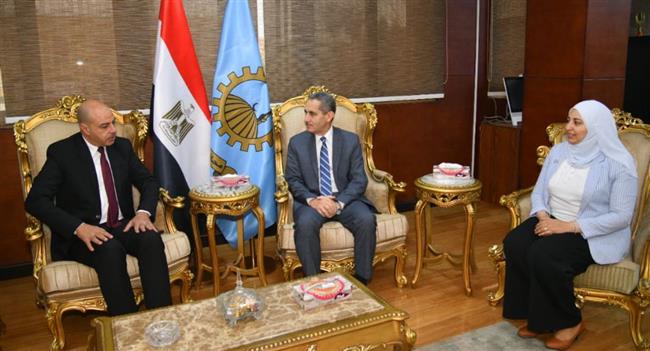 محافظ الغربية يستقبل وفد الأكاديمية الوطنية على هامش "المرأة تقود"
