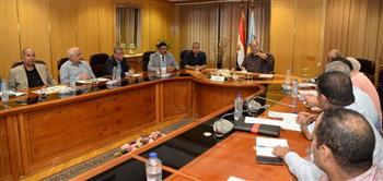 محافظ أسيوط يتابع صيانة المعدات الميكانيكية لمواجهة الكوارث والأزمات