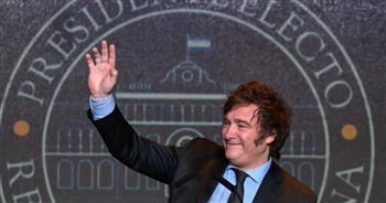   "وول ستريت جورنال": رئيس الأرجنتين المنتخب يخطط لاعتماد الدولار الأمريكي عملةً وطنية