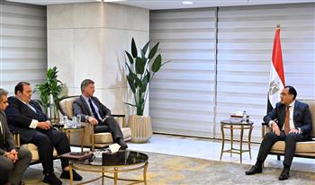   رئيس الوزراء يلتقي رئيس مجموعة أكور الرائدة في مجال الضيافة