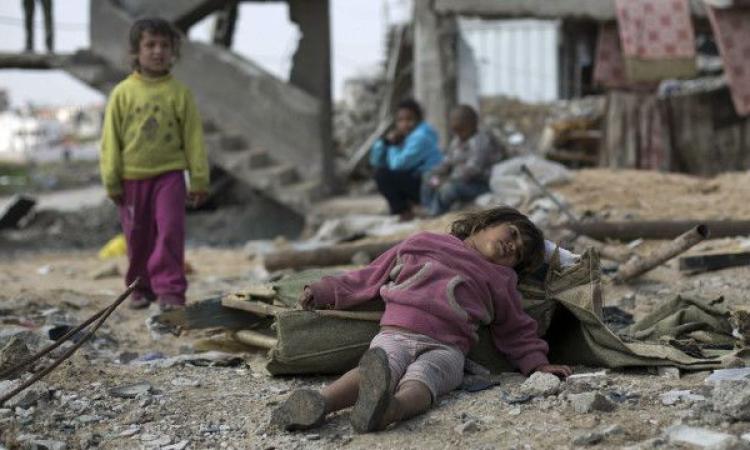 اليونيسيف: الوقت ينفذ لدى أطفال غزة.. ونقص المياه ينذر بانتشار الأمراض